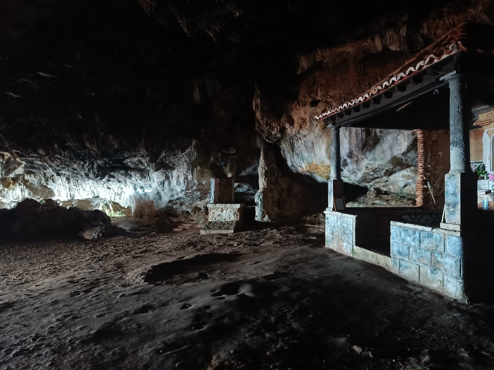 Capela na gruta da Arrábida