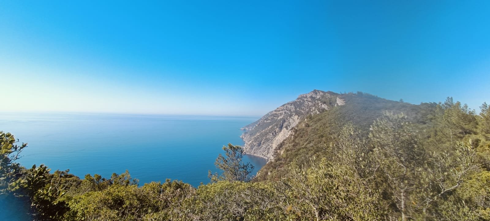 Vista panorâmica da Serra da Arrábida e do mar